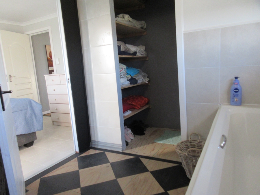 4 Bedroom Property for Sale in Bathurst Eastern Cape